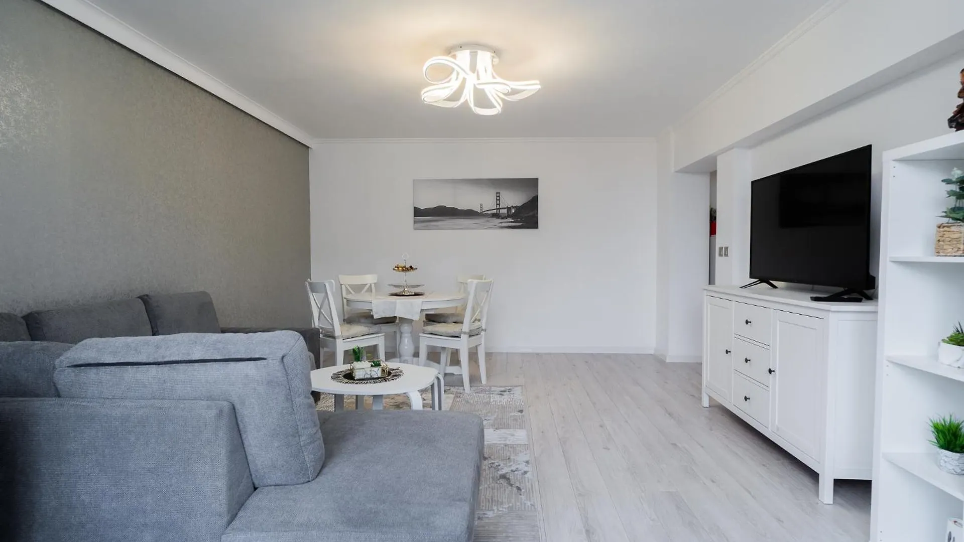 Luxury 2Br On Decebal Avenue Apartment Bucharest